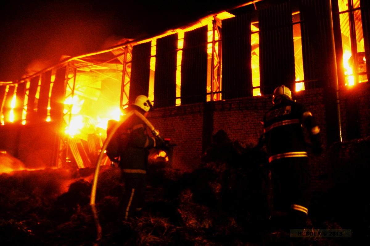 16 5-11-2013 POŽÁR HALY BRODEK U PROSTĚJOVA - SKLAD SLÁMY (23).JPG