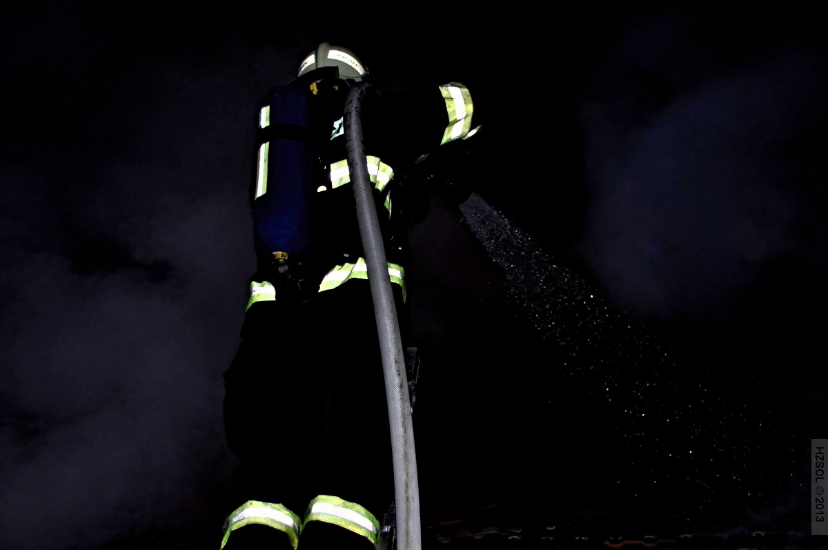 16 7-3-2013 Požár RD Olomouc Slavonín press foto (16).JPG