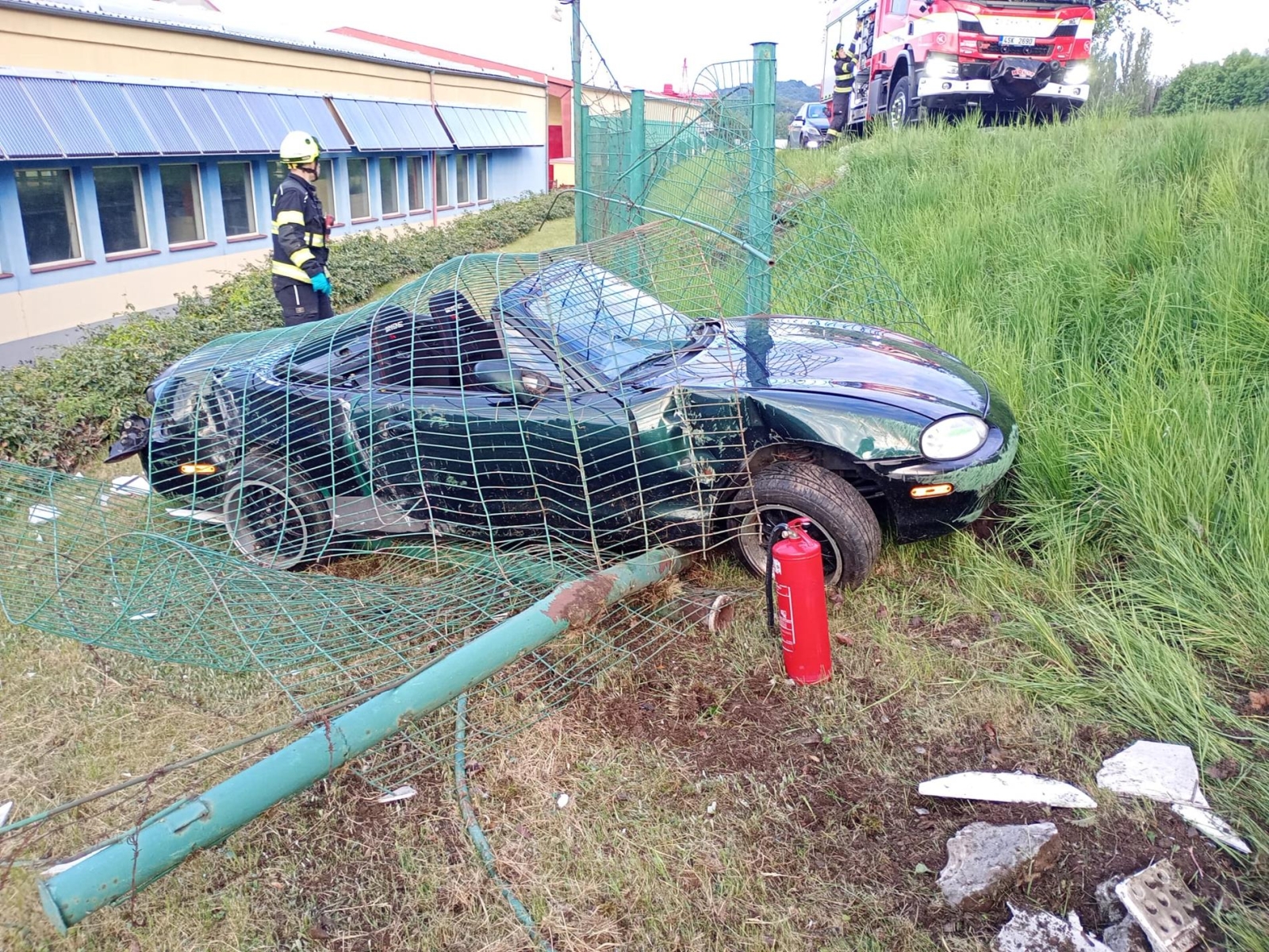 160526-Havárie osobního automobilu v Obecnické ulici v Příbrami.jpg