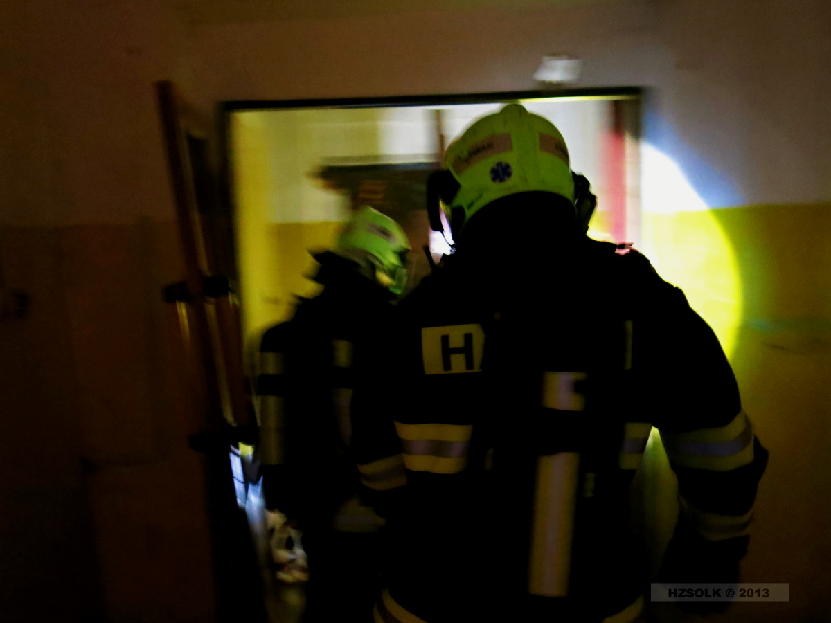 17 15-11-2013 požár olomouc ulice profesora fuky (24).JPG