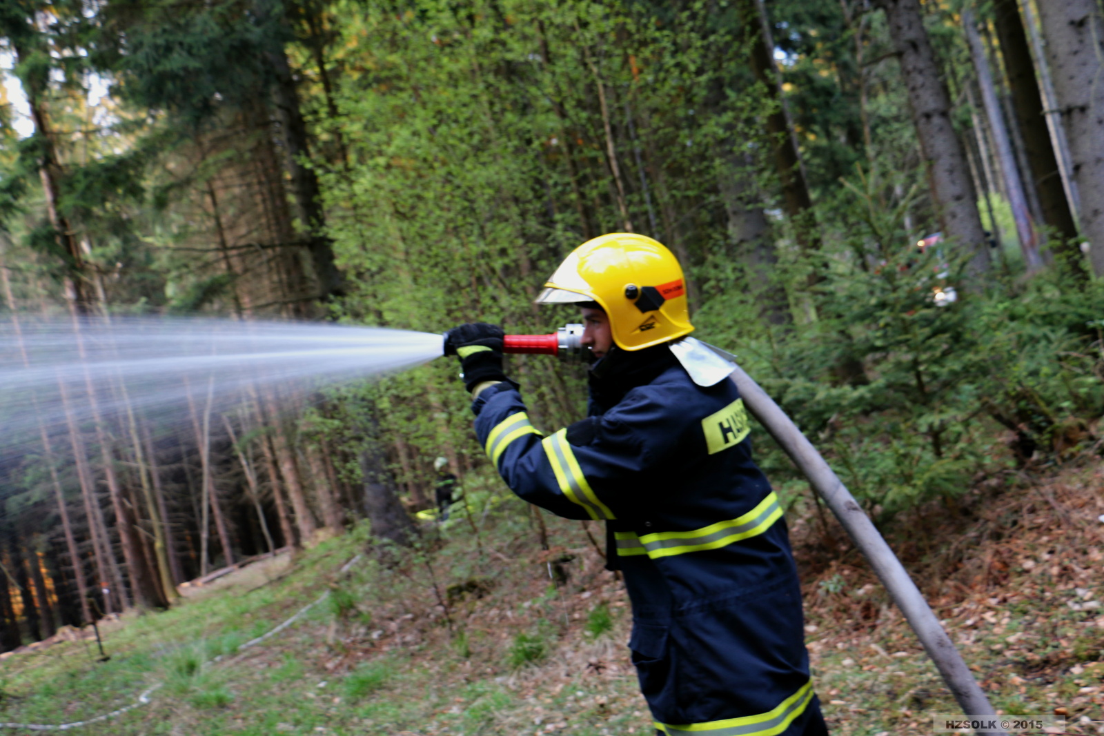 17 P_NB_2-5-2015 Požár chaty Jivová směr Domašov nad Bystřicí (24).JPG
