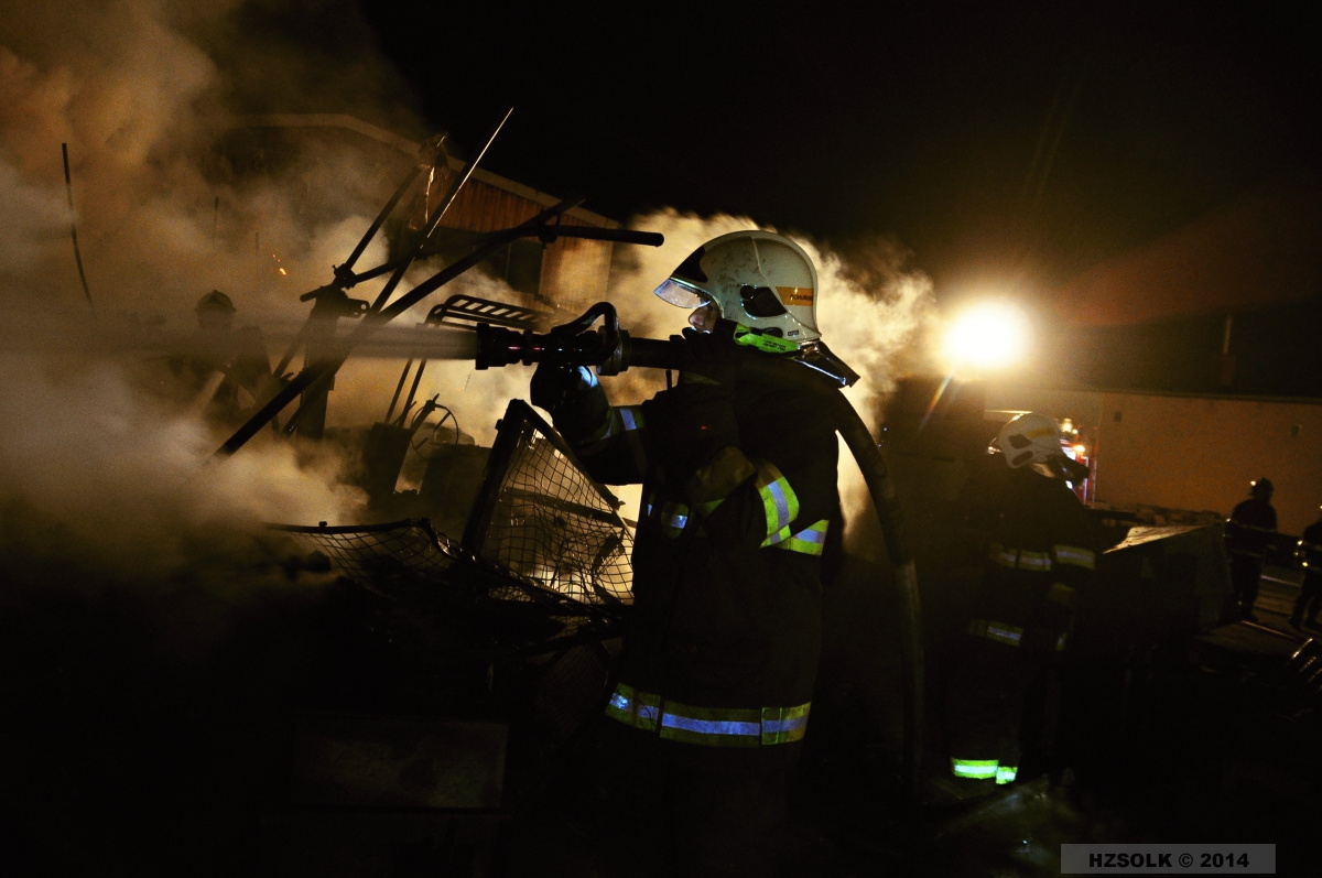 18 18-4-2014P_NB_ hala Olomouc Chválkovice (7).JPG