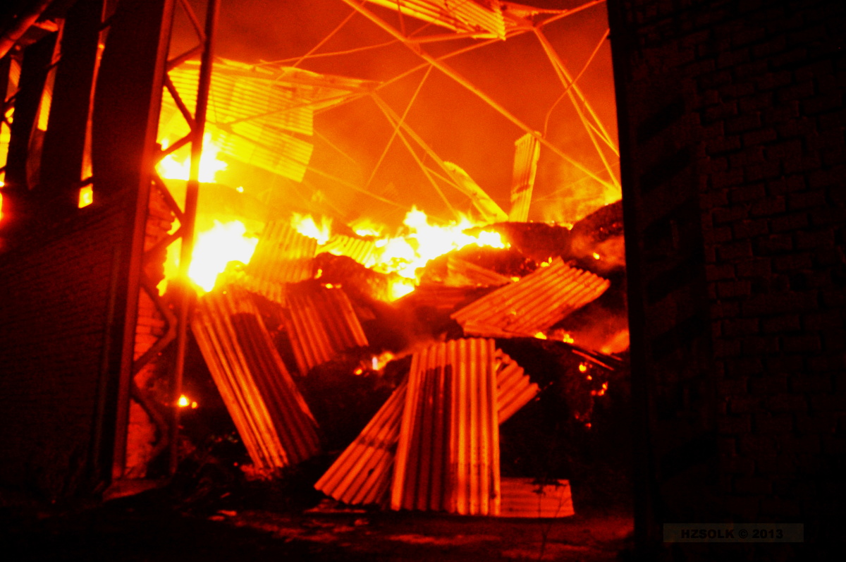 18 5-11-2013 POŽÁR HALY BRODEK U PROSTĚJOVA - SKLAD SLÁMY (25).JPG