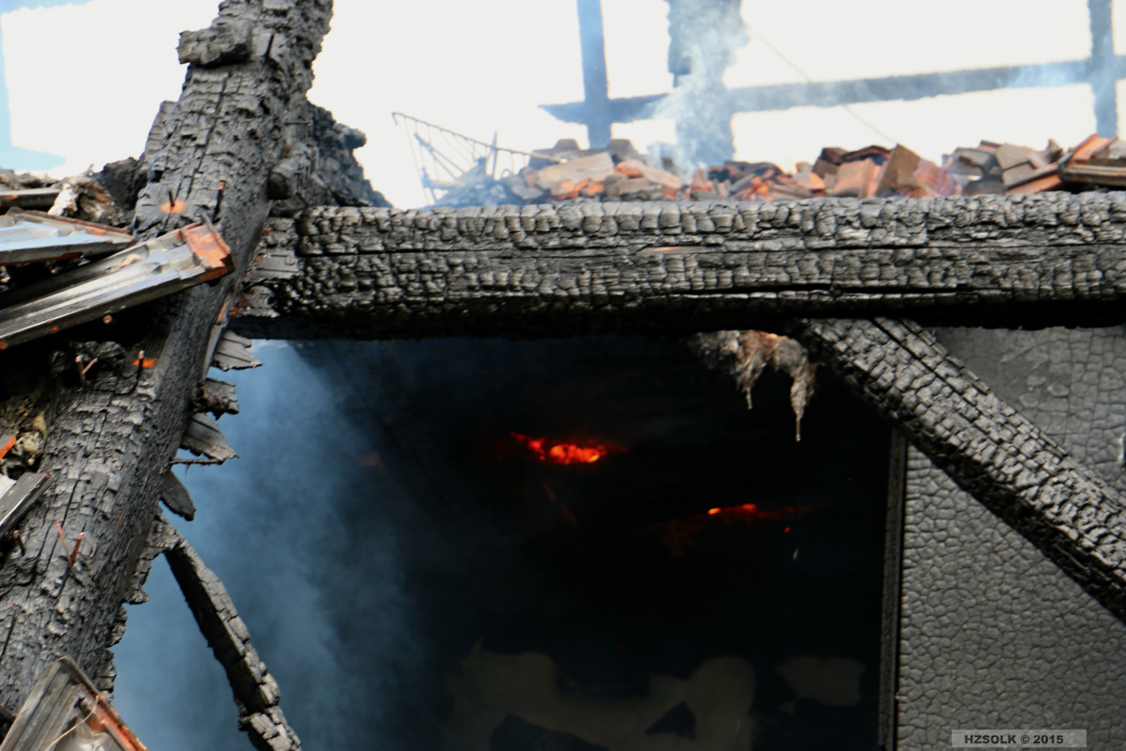 18 P_NB_26-4-2015 požár RD Nové Valteřice (68).JPG