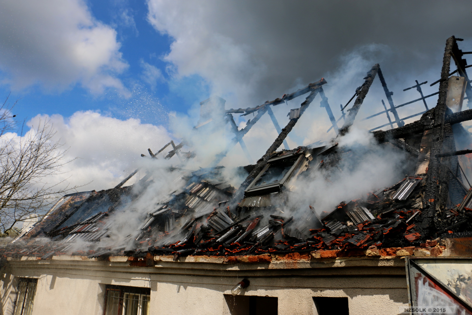 18 P_NB_26-4-2015_požár_rodinného_domku_nove_valterice_II (25).JPG