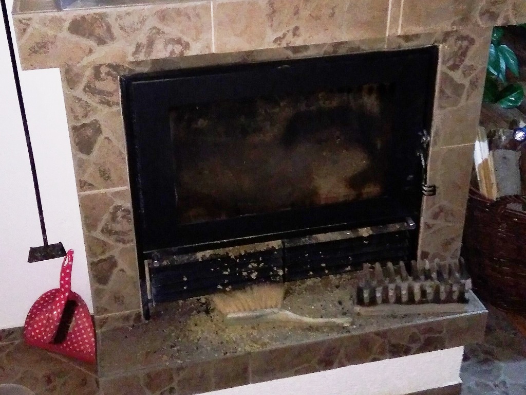 18.2.2017 (DO 16.54) Újezd, požár sazíi.jpg