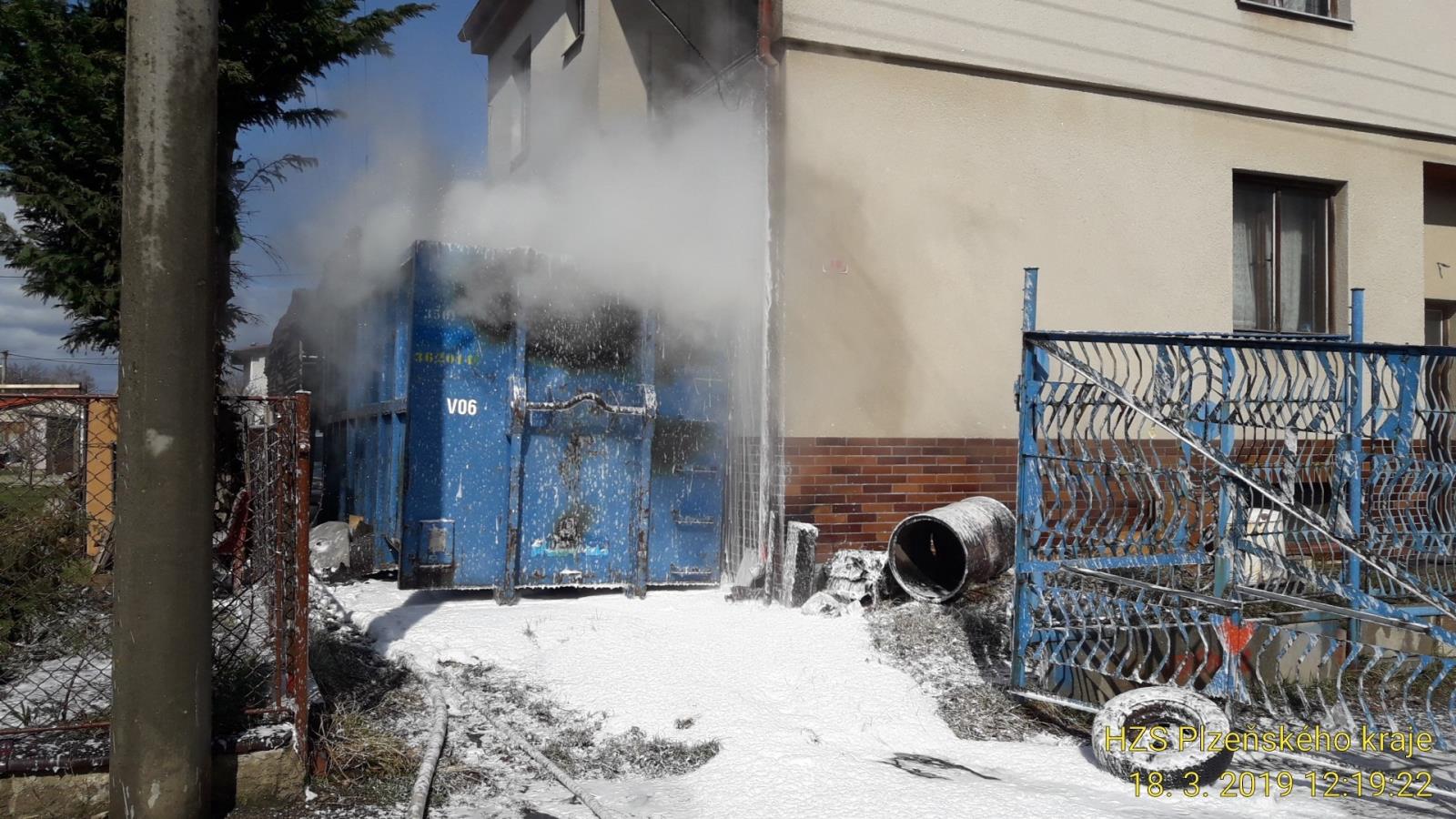 18_3_2019 požár kontejneru Bručná (1).jpg