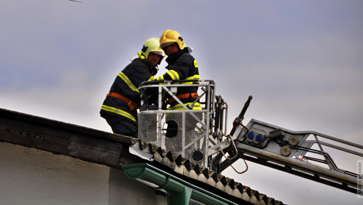 19 6-5-2013 Požár autoservis Postřelmov (26).JPG