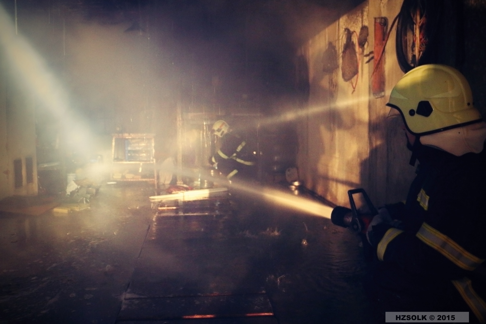 19 P_NB_11-1-2015 Požár budovy a garáží Střížov, Drahanovice (8).JPG