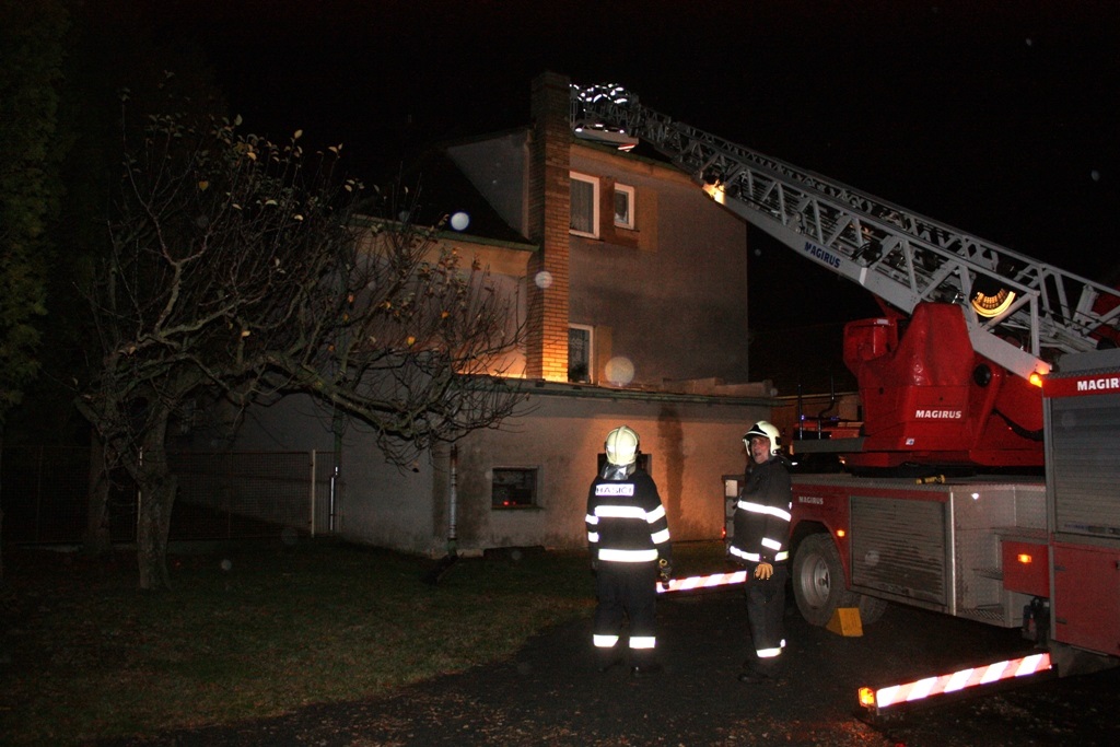 19.11.2015 Příkosice požár RD.JPG
