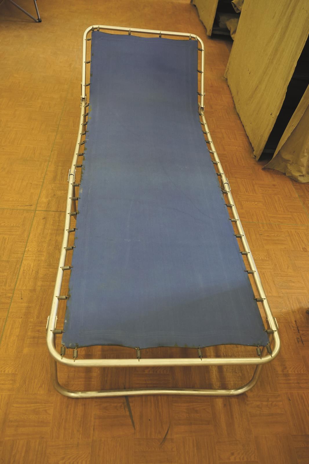 Původní spartakiádní lehátko a nový typ lehátka