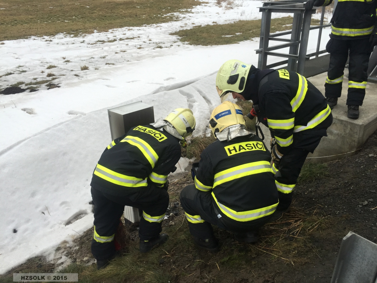 2 11-2-2015 Požár elektrorozvadeče mýtného zařízení na obchvatu Olomouce (2).JPG