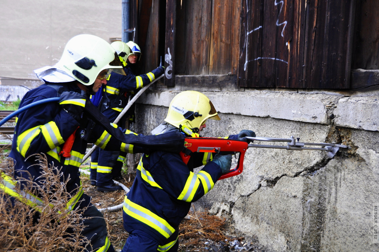2 22-11-2012 Požár drážní budova Olomouc město (10).JPG