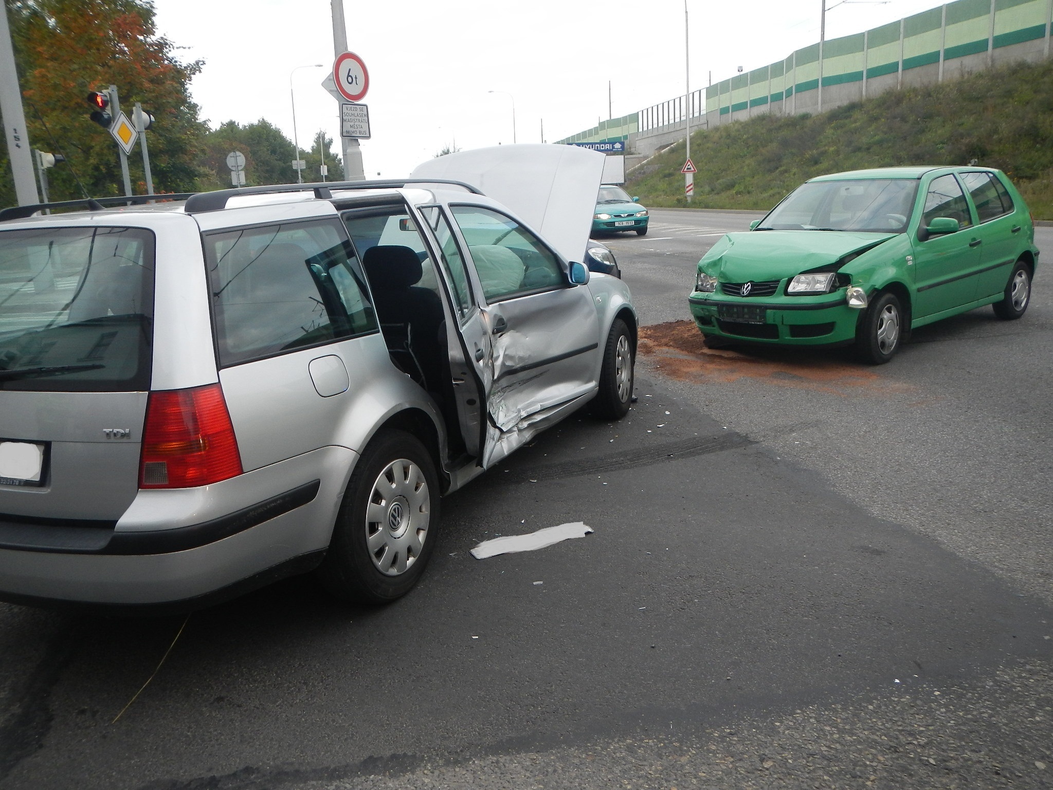 2 Dopravní nehoda, České Budějovice - 23. 9. 2013 (2).jpg