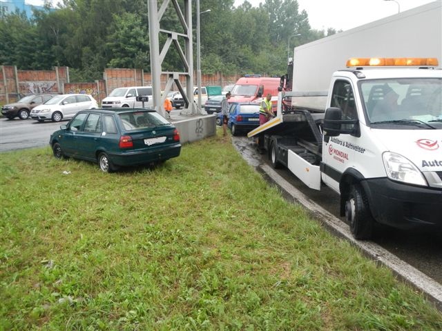 2 Dopravní nehoda 2 OA, České Budějovice - 22. 7. 2014 (3).jpg