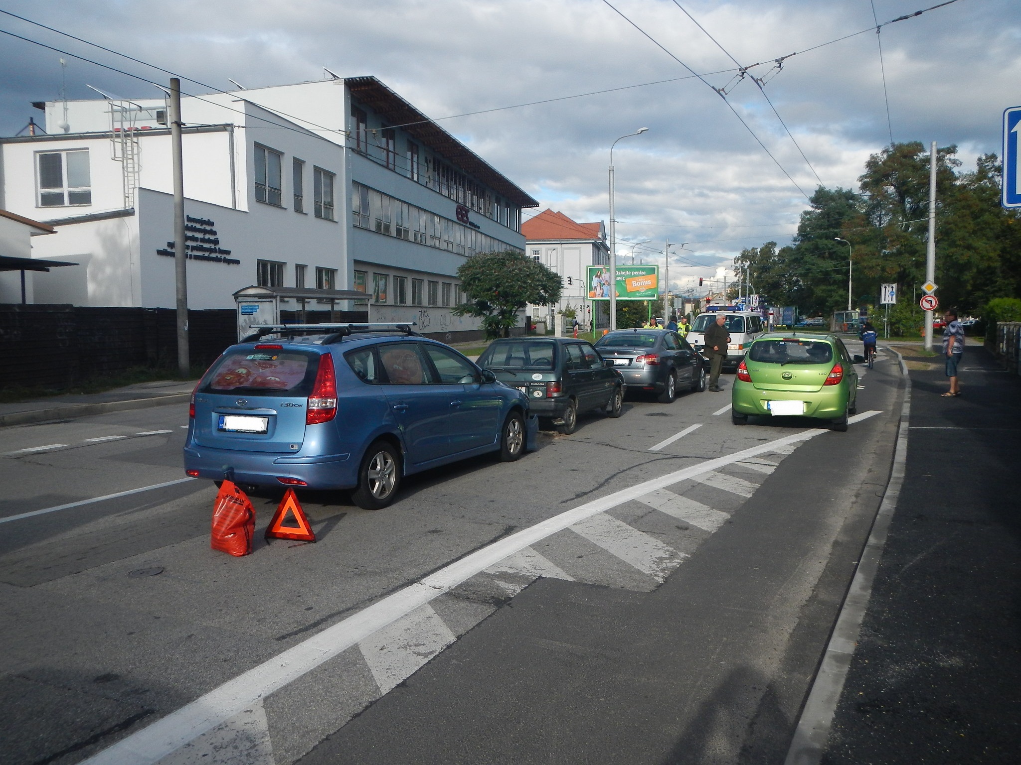 2 Dopravní nehoda 3 OA, České Budějovice (1).jpg
