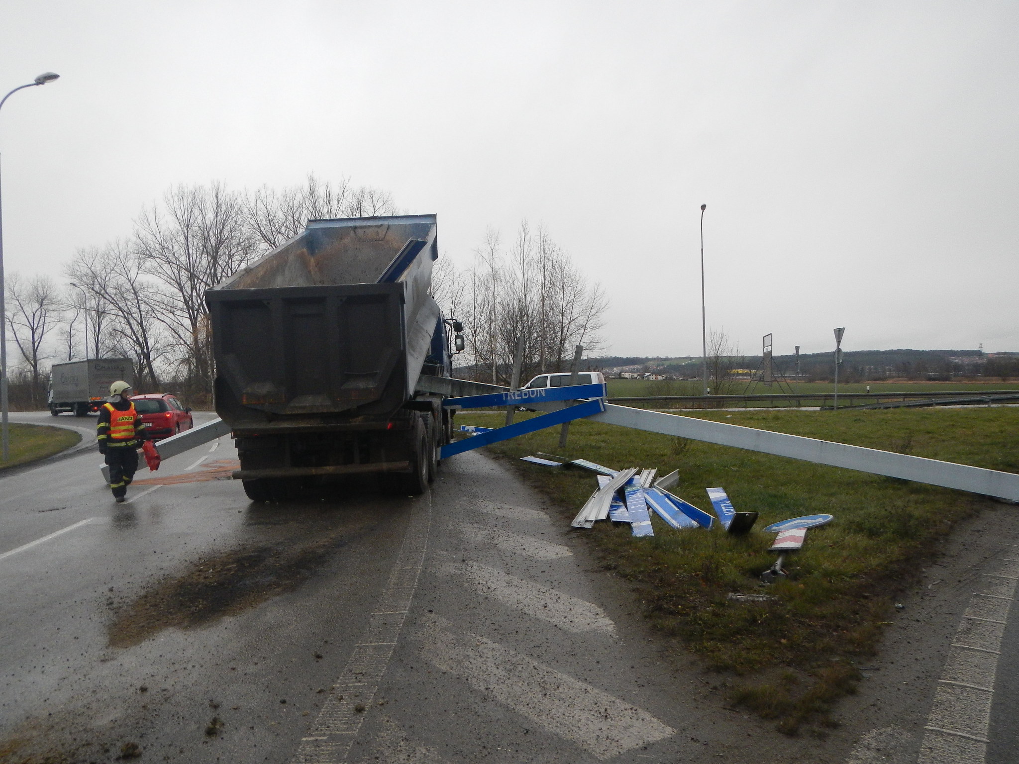 2 Dopravní nehoda NA, České Budějovice - 9. 12. 2013 (1).jpg