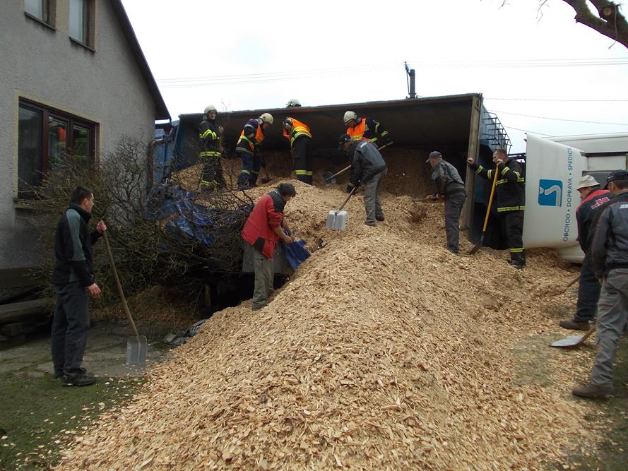 2 Dopravní nehoda NA, Chýnov - 8. 4. 2015 (5).jpg