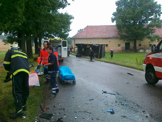 2 Dopravní nehoda NA, OA, cyklista, Dvůr Koroseky - 27. 8. 2013 (4).jpg