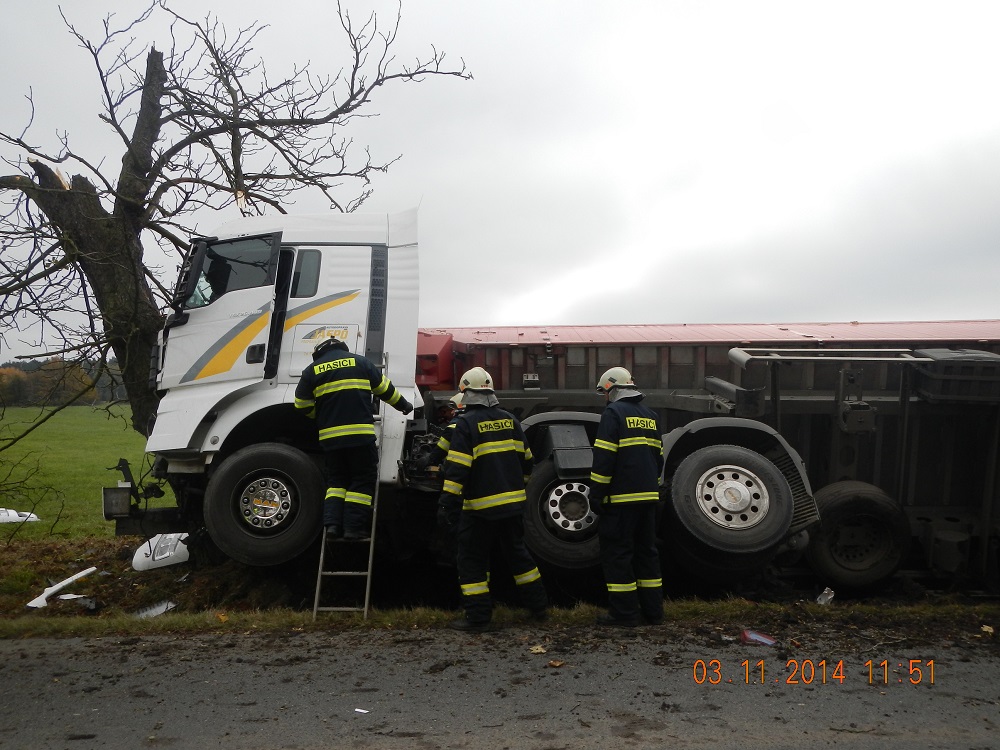 2 Dopravní nehoda NA, Turovec - 3. 11. 2014 (1).jpg
