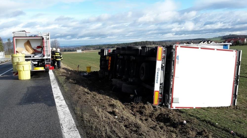 2 Dopravní nehoda kamiónu, Dolní Třebonín - 12. 1. 2016 (1).jpg