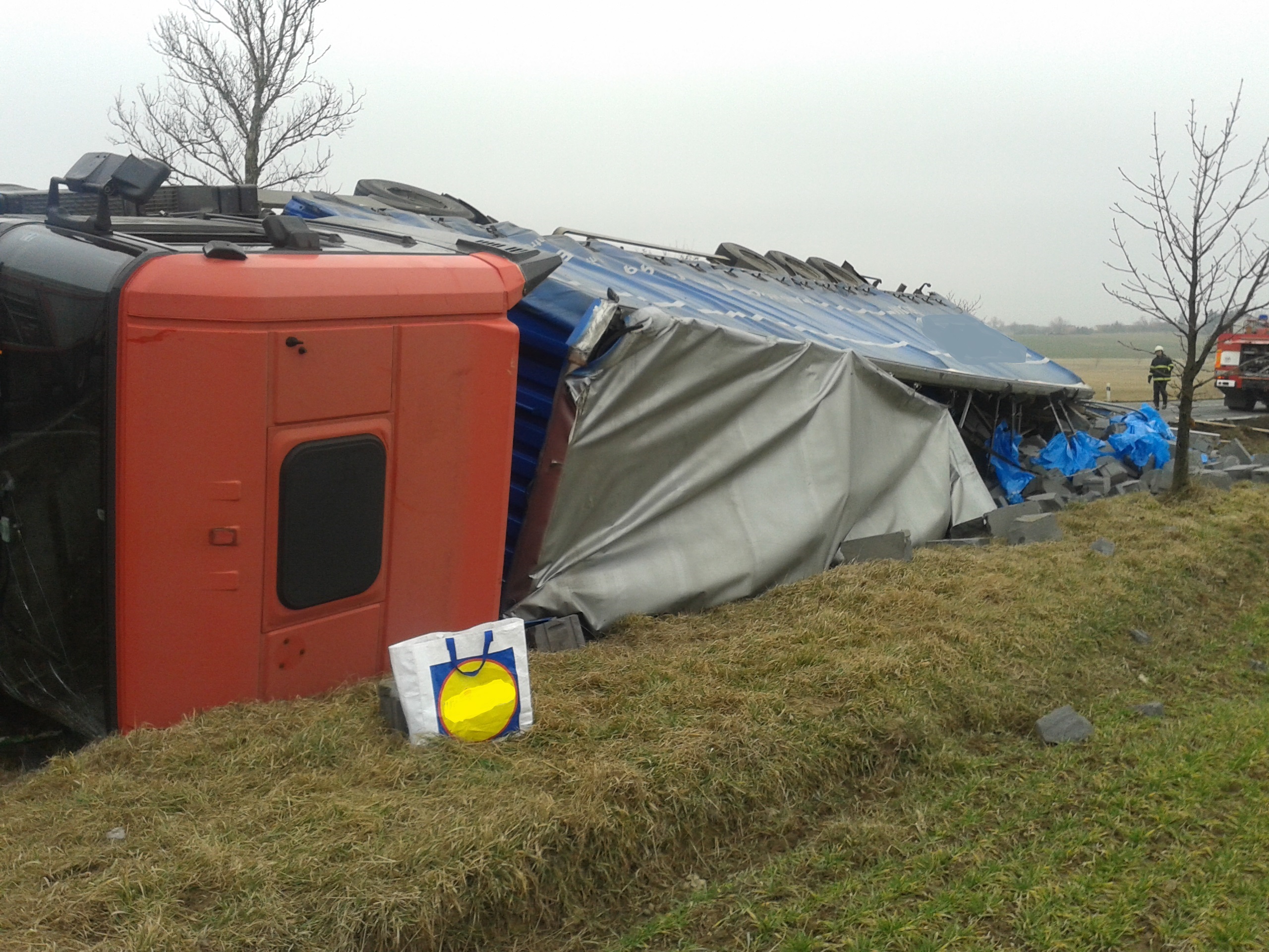 2 Dopravní nehoda kamiónu, Jamný - 25. 2. 2014 (1).jpg
