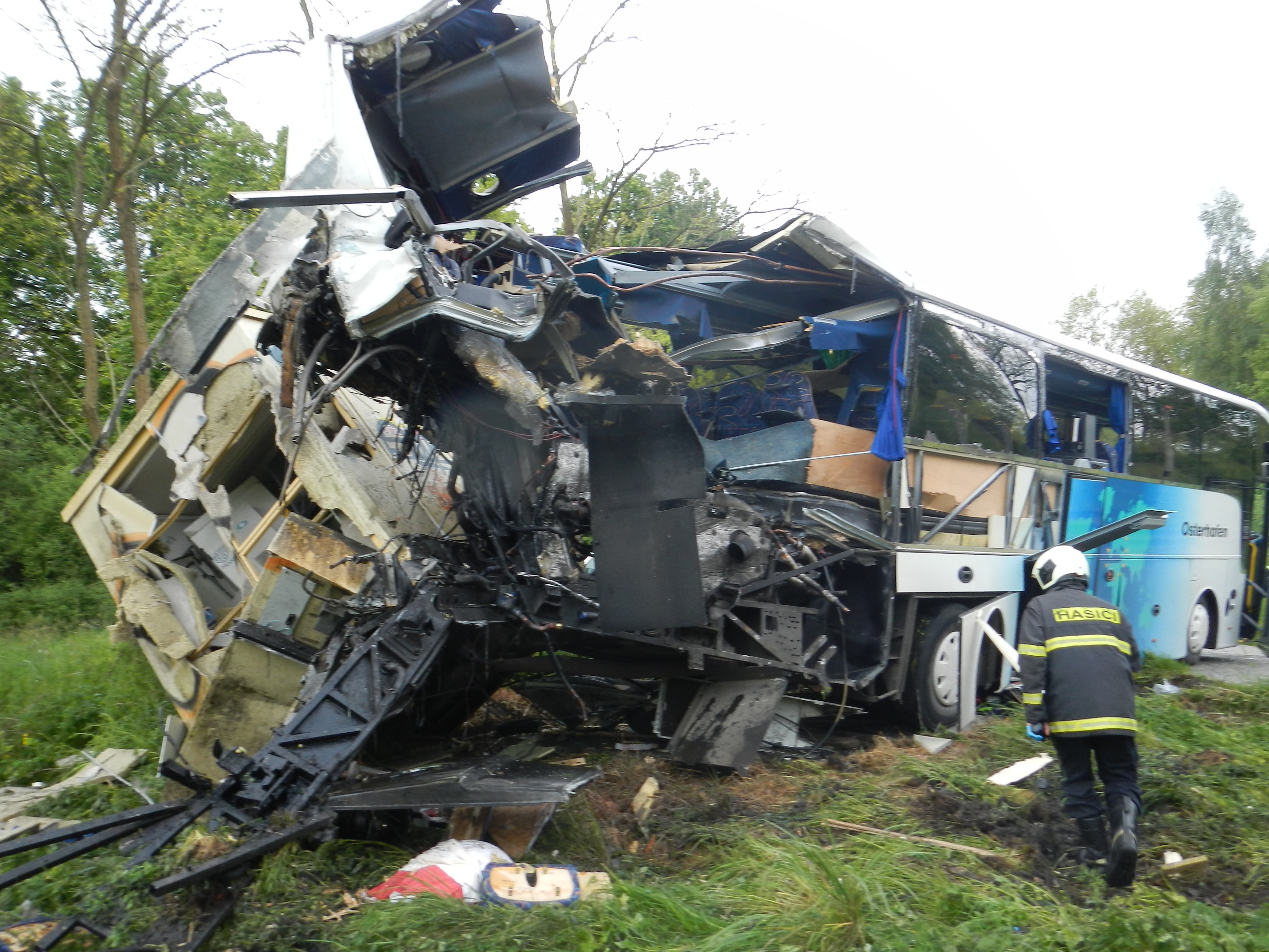2 Dopravní nehoda vlak a autobus, Hluboká nad Vltavou - 15. 5. 2014 (3).JPG