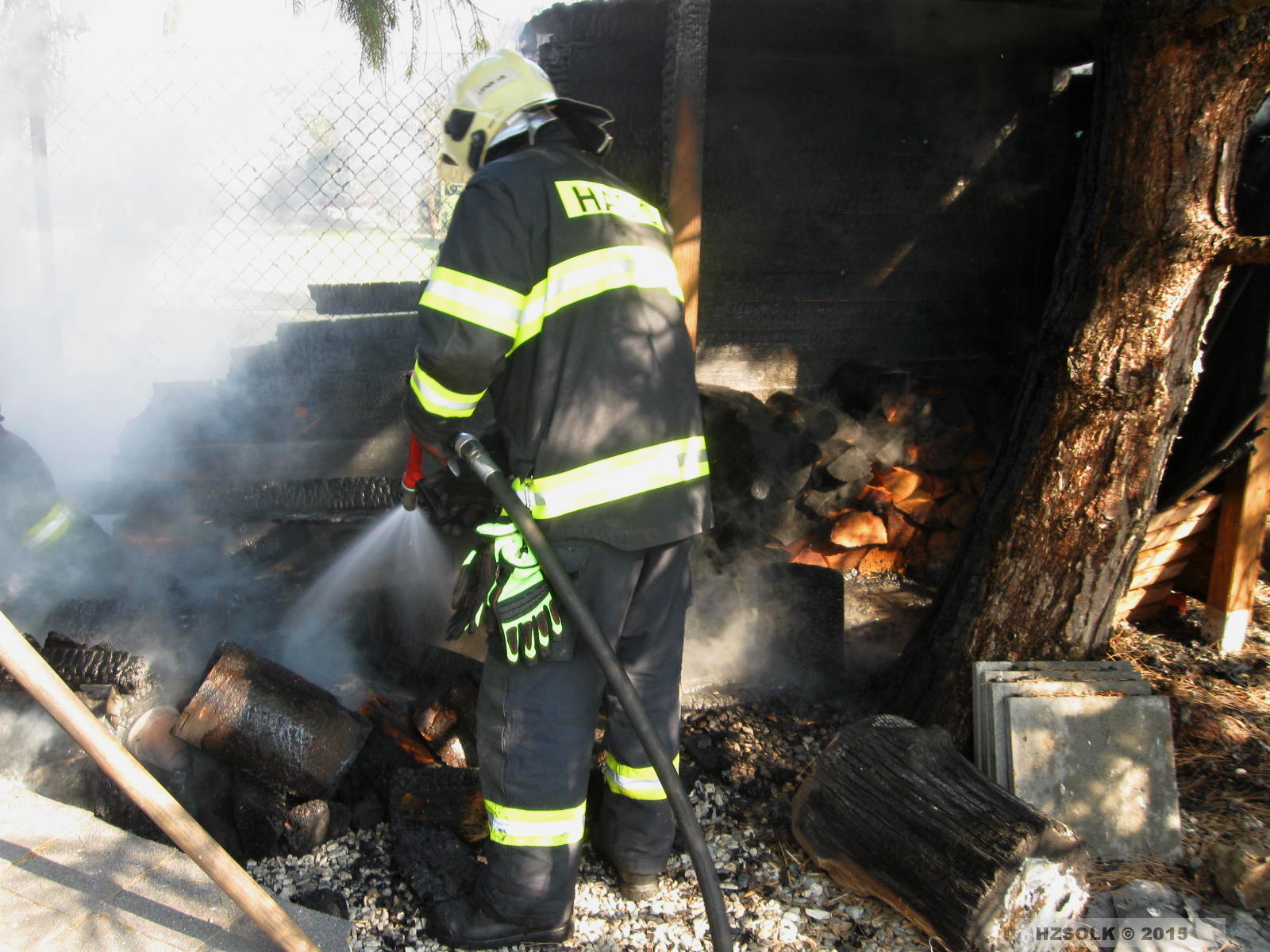 2 P_CHP_24-3-2015 Požár přístřešek Lipník nad Bečvou (2).JPG