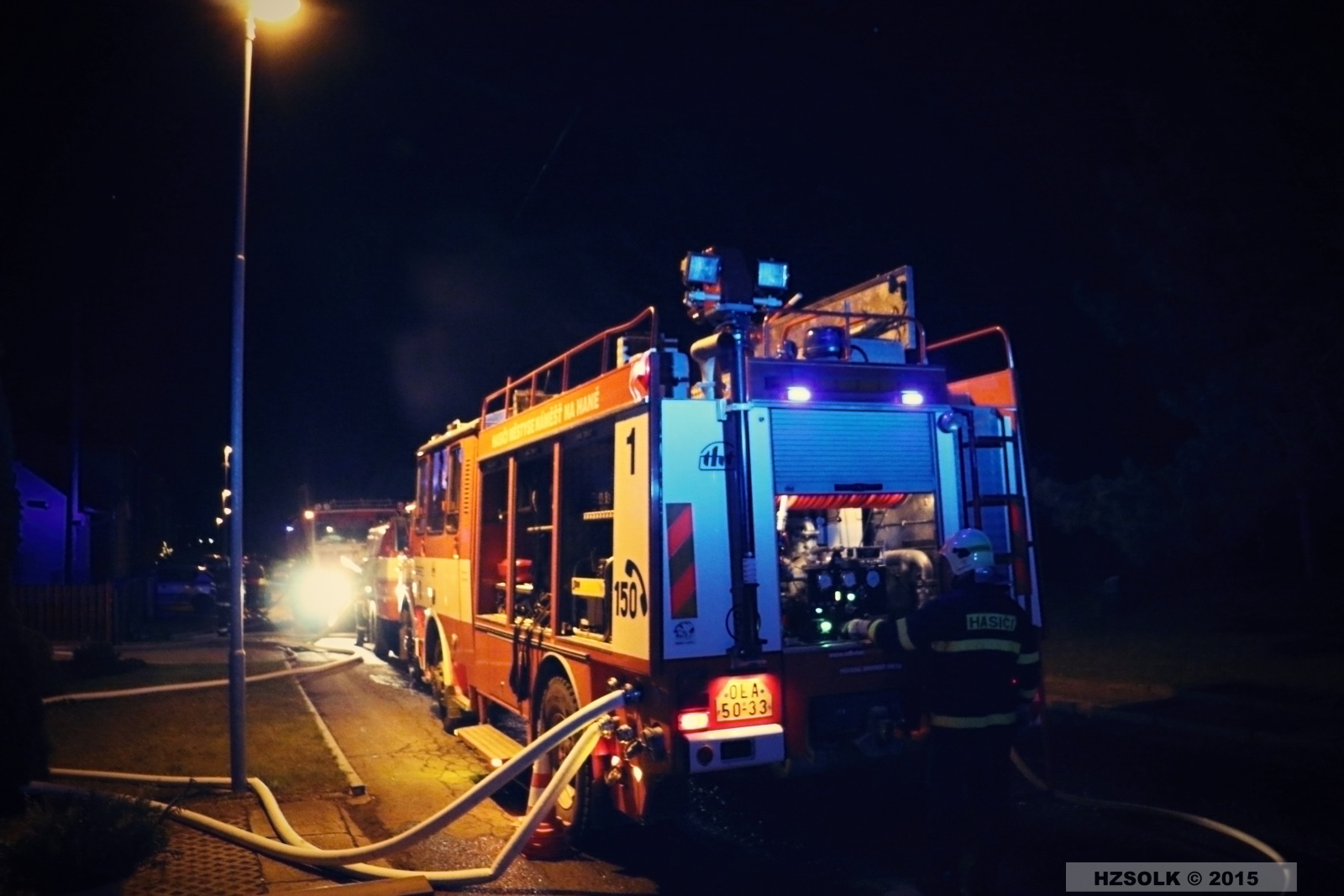 2 P_NB_11-1-2015 Požár budovy a garáží Střížov, Drahanovice (10).JPG