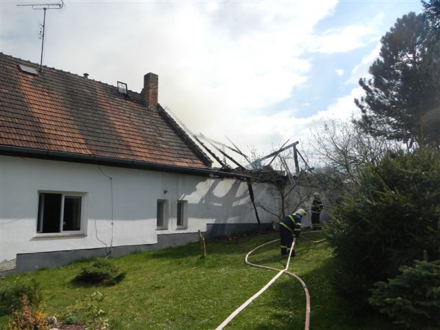 2 Požár kůlny, Jindřiš - 10. 4. 2014 (3).jpg