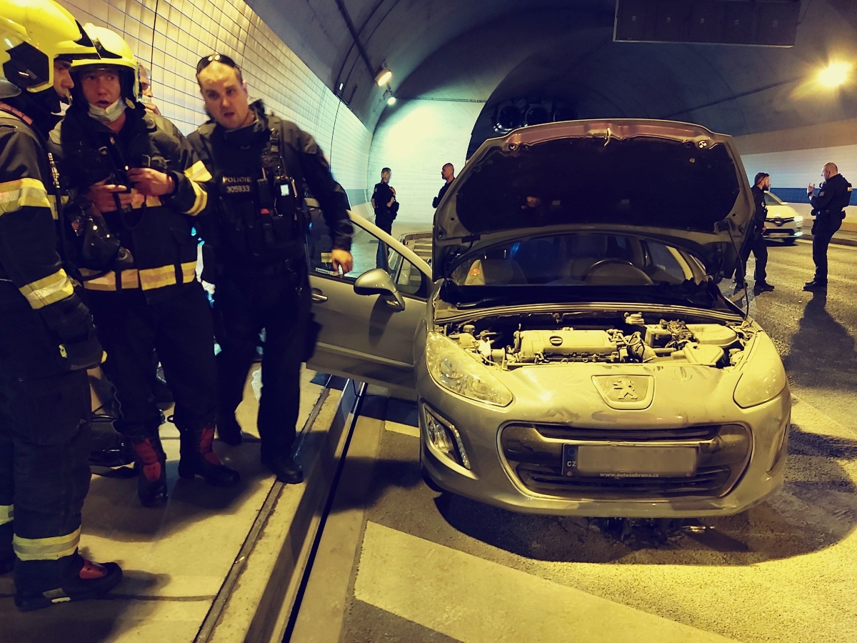 2 Požár osobního automobilu