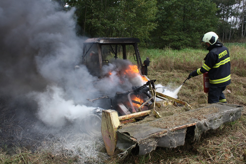 2 Požár stroje, Zliv - 6. 10. 2014 (2).JPG