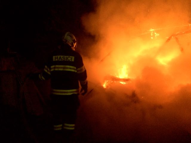 2 pozar_dreveny_objekt_olomouc_repcin (2).jpg