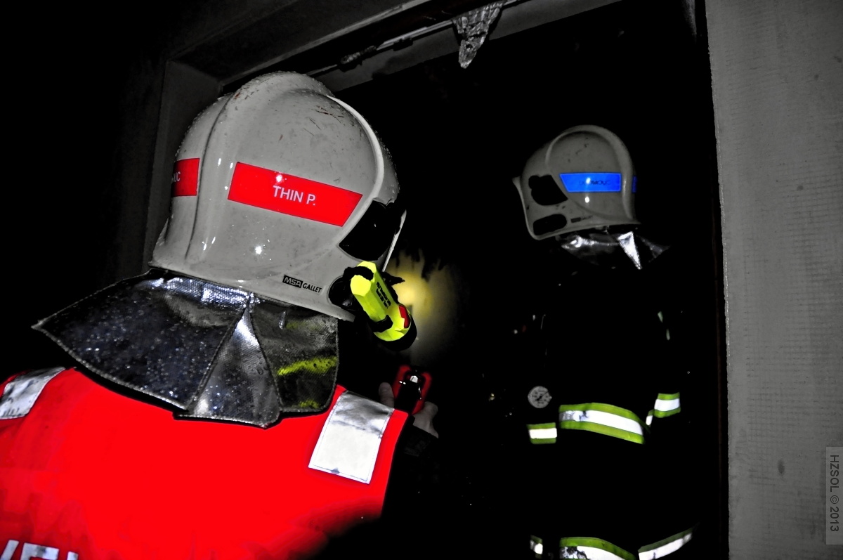 20 7-3-2013 Požár RD Olomouc Slavonín press foto (20).JPG