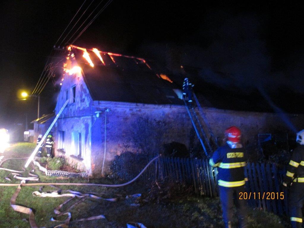 20.11.2015 požár RD Vlkošov.jpg