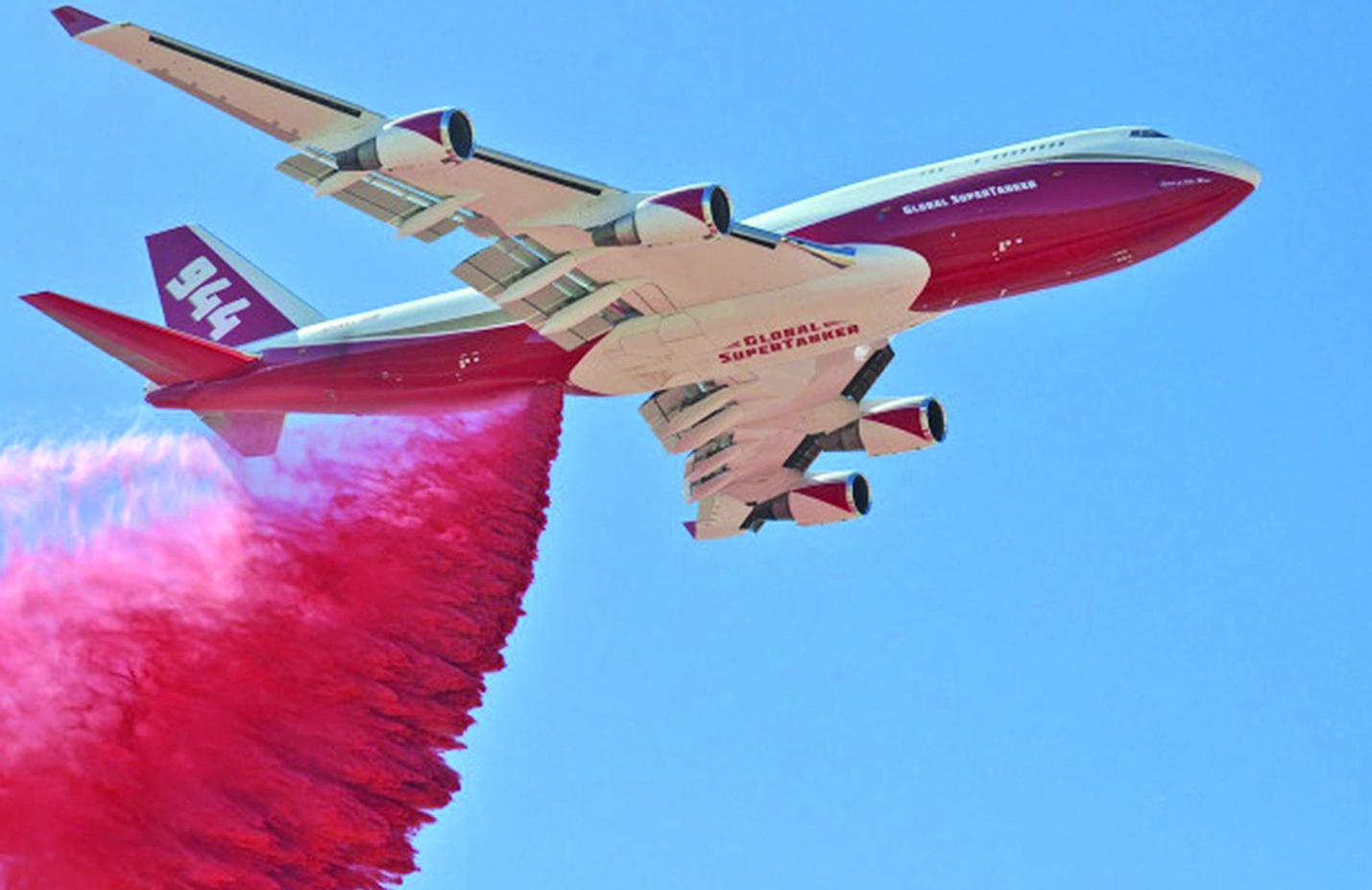 Obr. 3 Boeing 747 Supertanker (Zdroj: https://www.sbsun.com)
