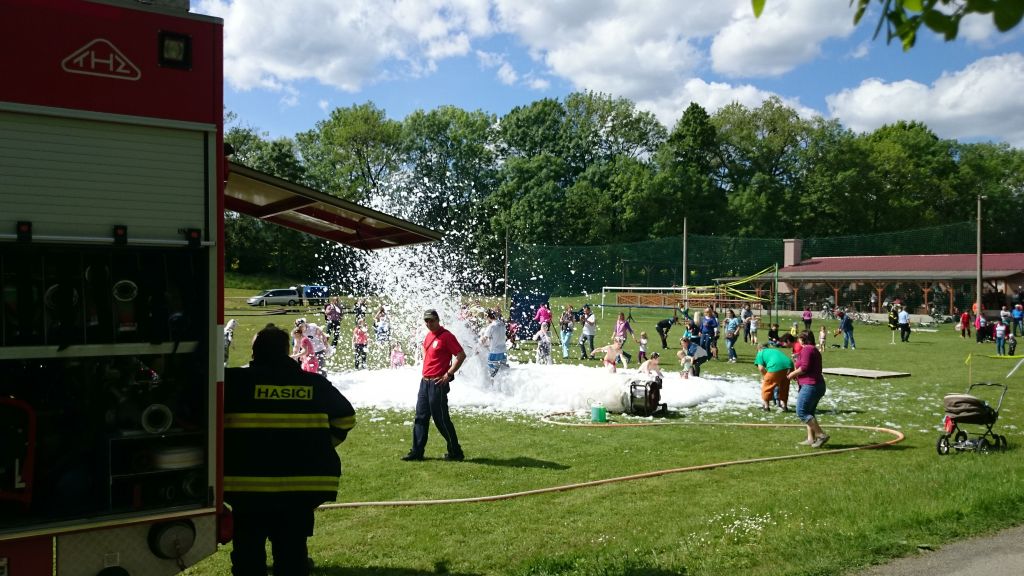 20140510_oslavy_jezernice07.jpg