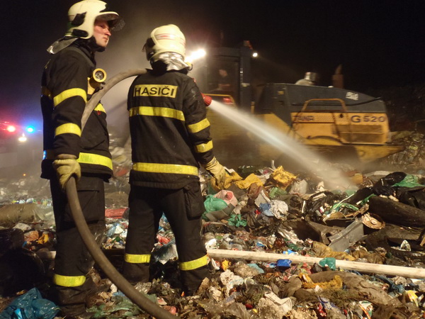 2014_05_24 Pozar skladky Horni Benesov 04.jpg