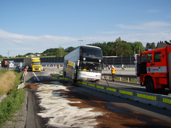 2014_07_15 Autobus najel na svodidla FM 04m.jpg