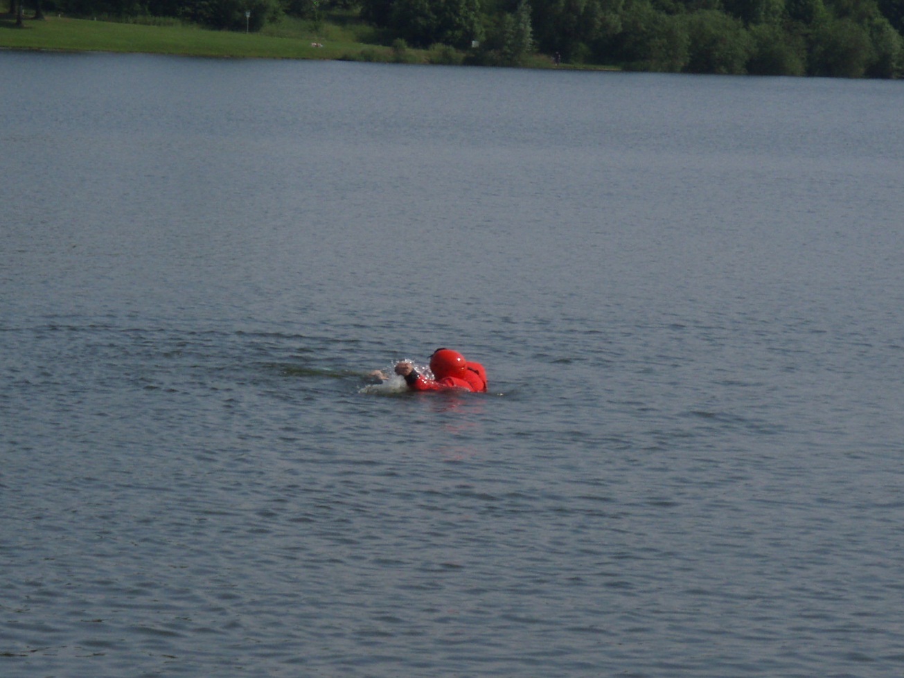 2015_06_11 Zachrana tonouci zeny Olesna 04m.jpg