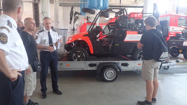 2015_08_28 Predani techniky 11.jpg