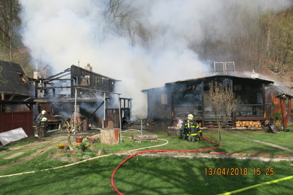 2018_04_13_Pozar_3_chatek_Hlucin (3)m.jpg