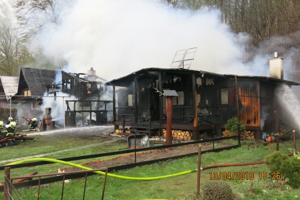 2018_04_13_Pozar_3_chatek_Hlucin (5)m.jpg