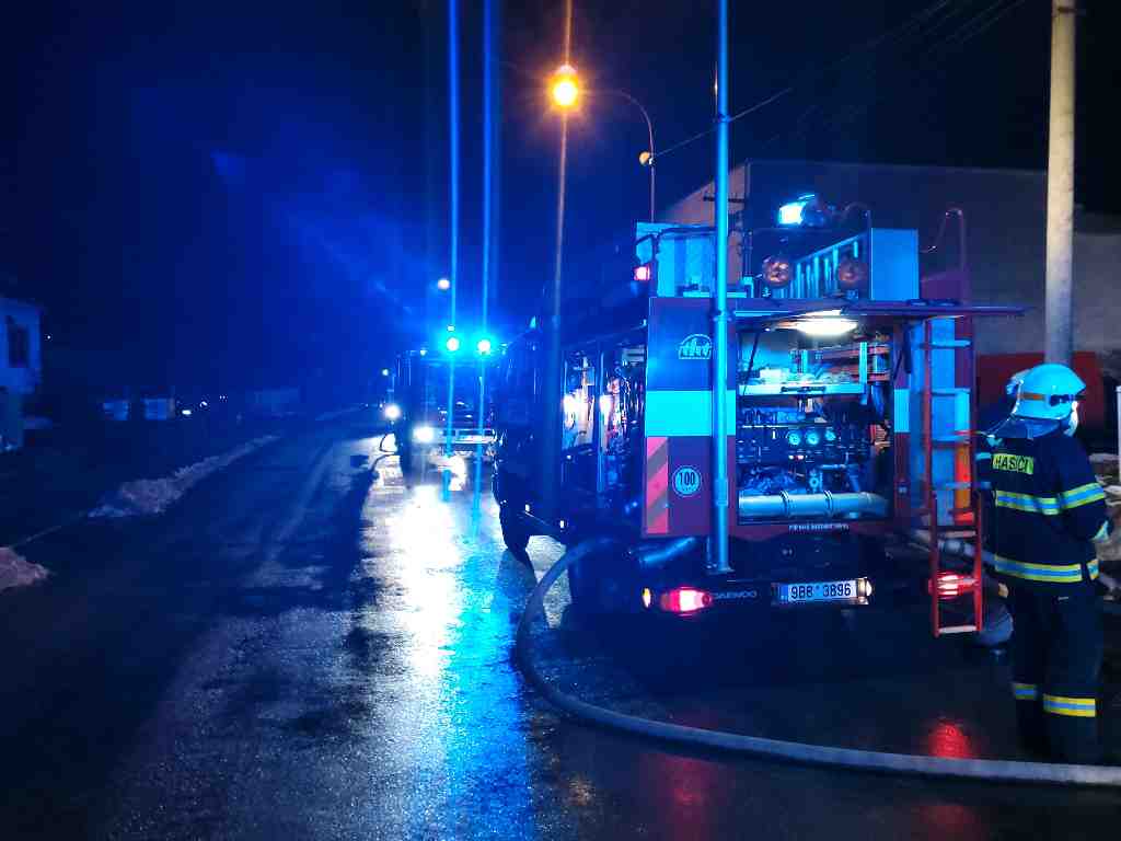 2021-12-15-Požár dílny Habrovany/Požár Habrovany (2).jpg