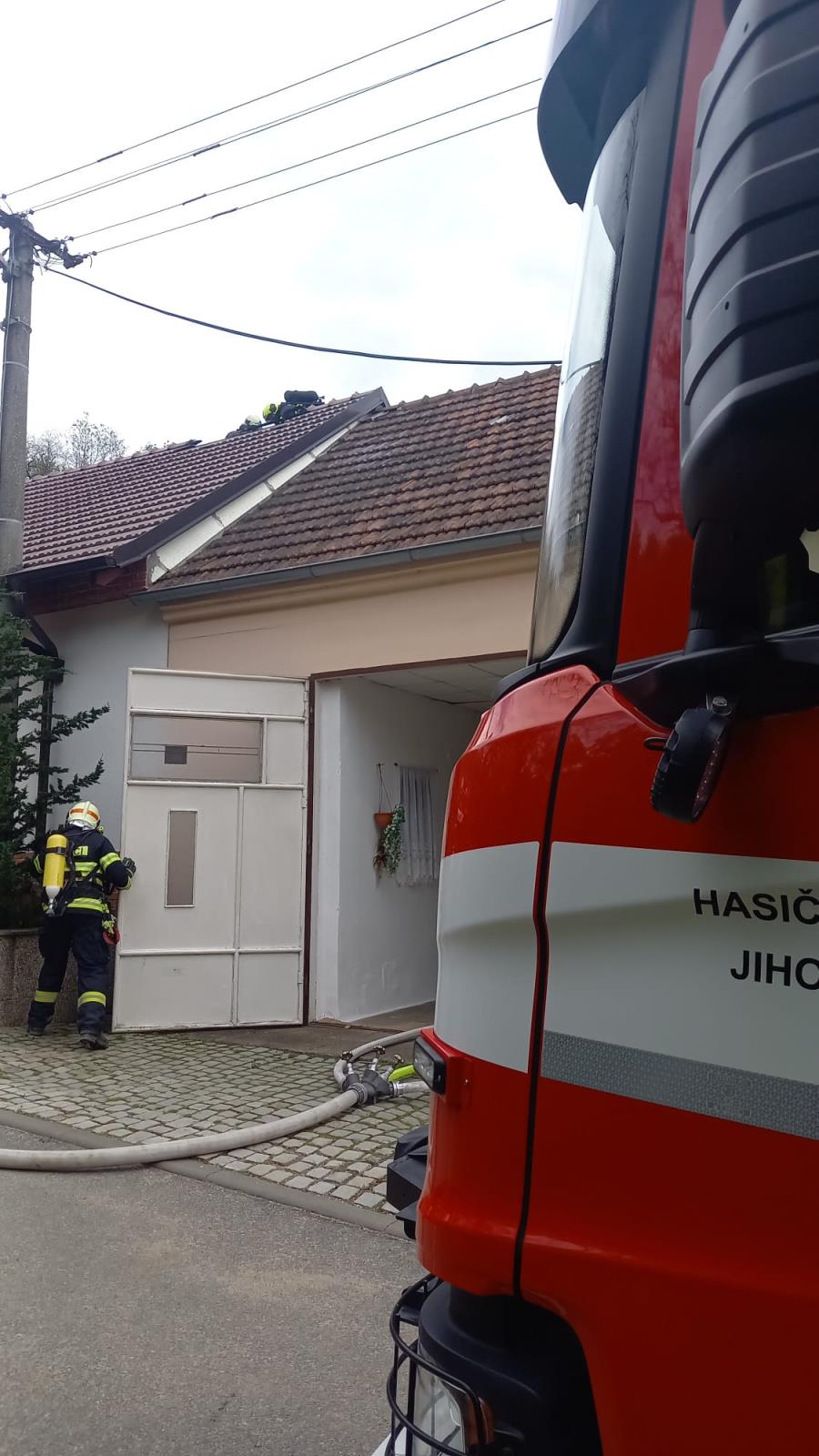 2023-05-11 Požár RD, Křepice/požár RD Křepice (1).jpg