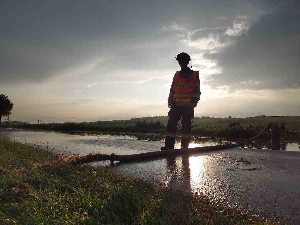 2023-06-07 zaplavená silnice II-414 u Drnholce (3).jpg