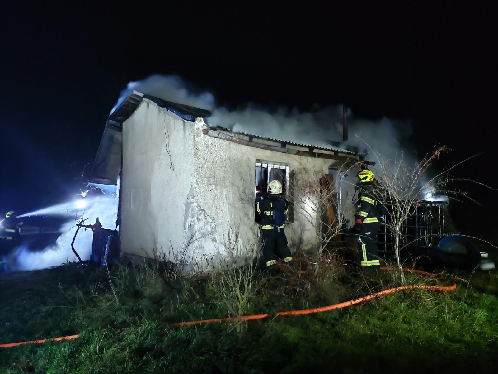 2024-12-13 Požár chaty a OA, Kyjov/požár chaty a OA Kyjov (5).jpg