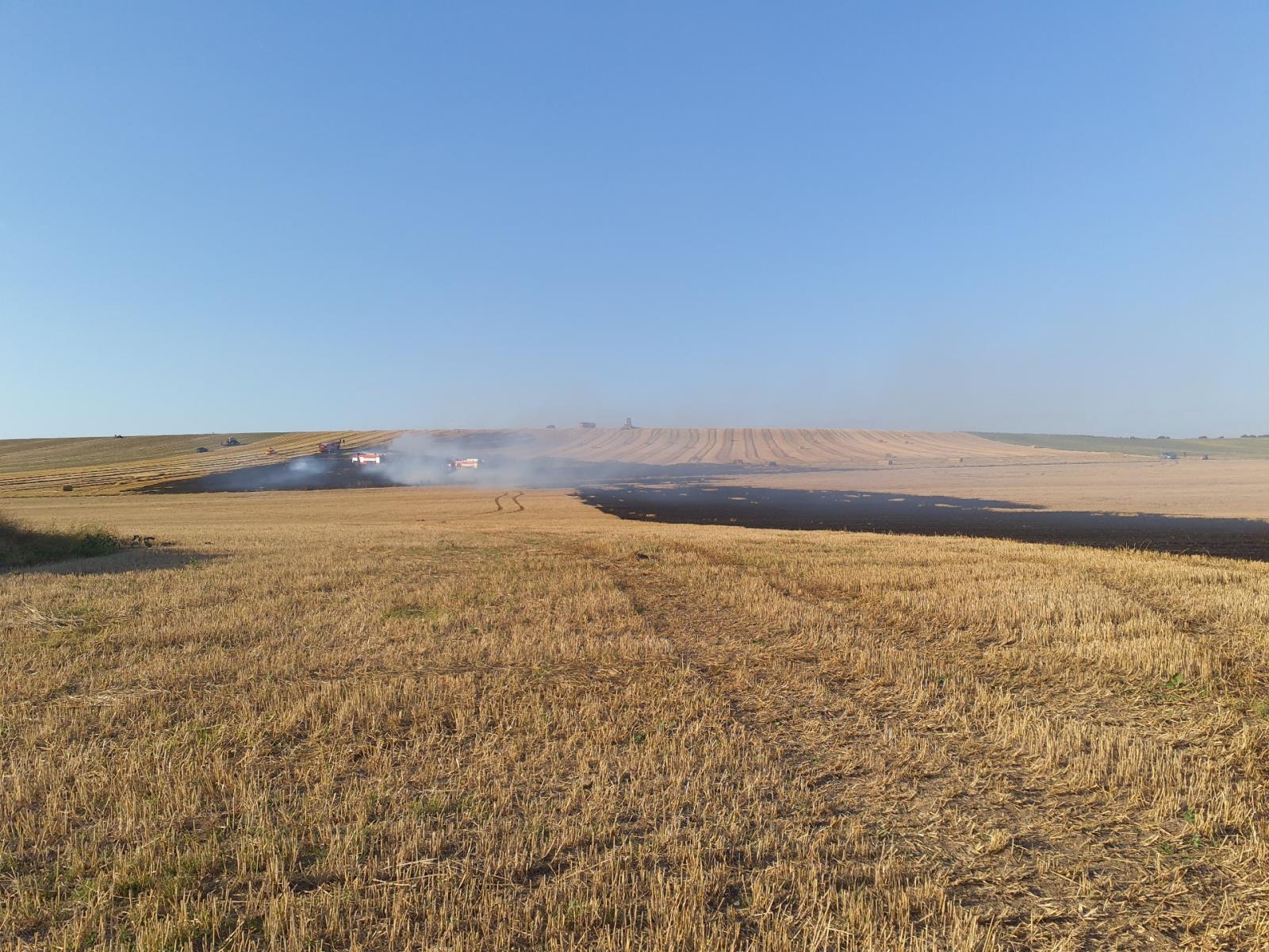 2025-08-17 Požár traktoru, Strachotice/požár Strachotice (3).jpeg