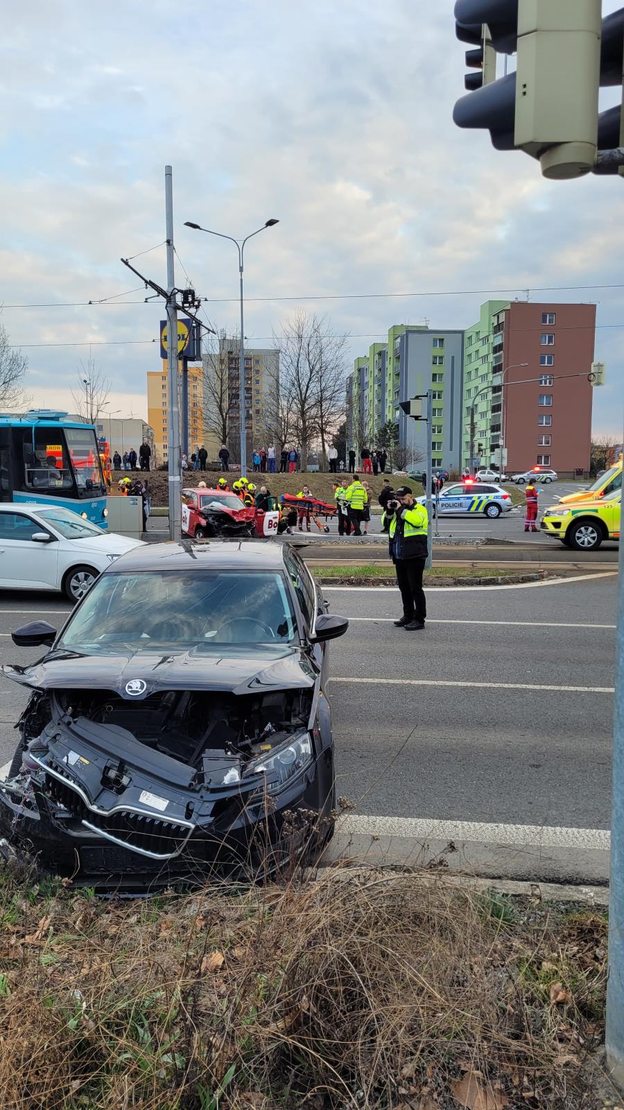2025_03_23-DN_Zabreh_auto_v_kolejisti (1).jpg