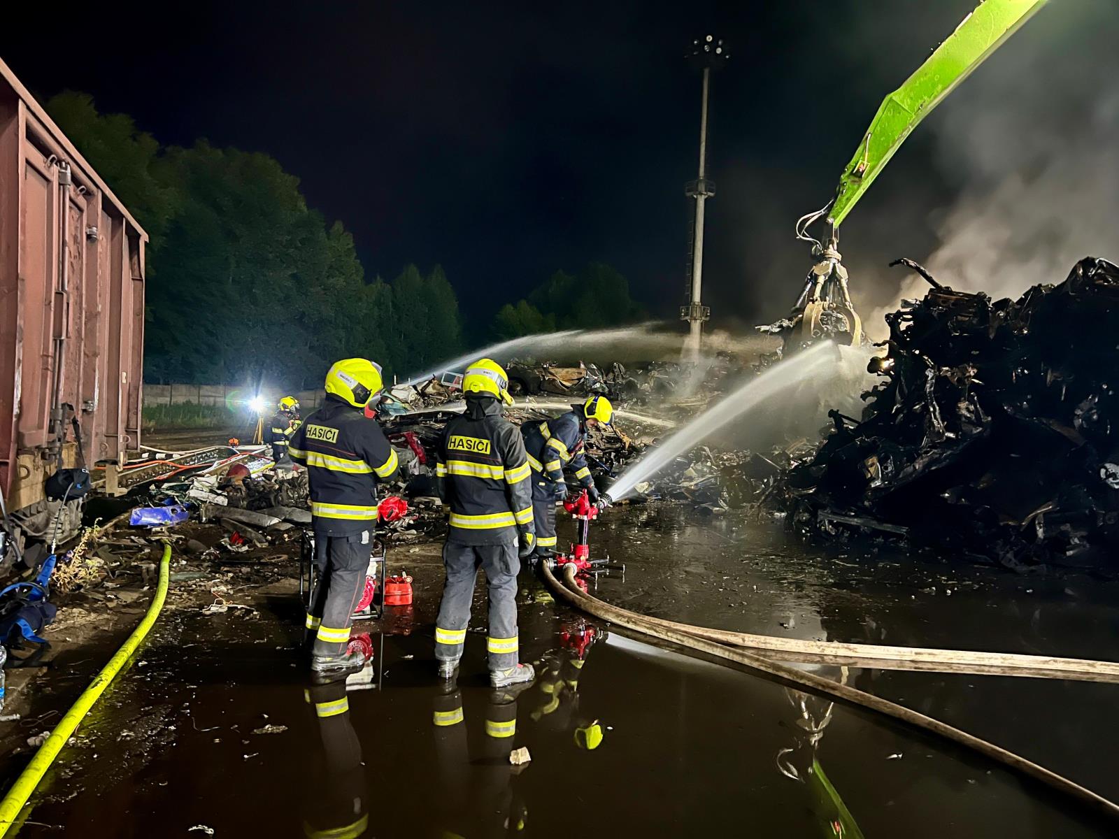 2025_06_09_CL_pozar_skladky